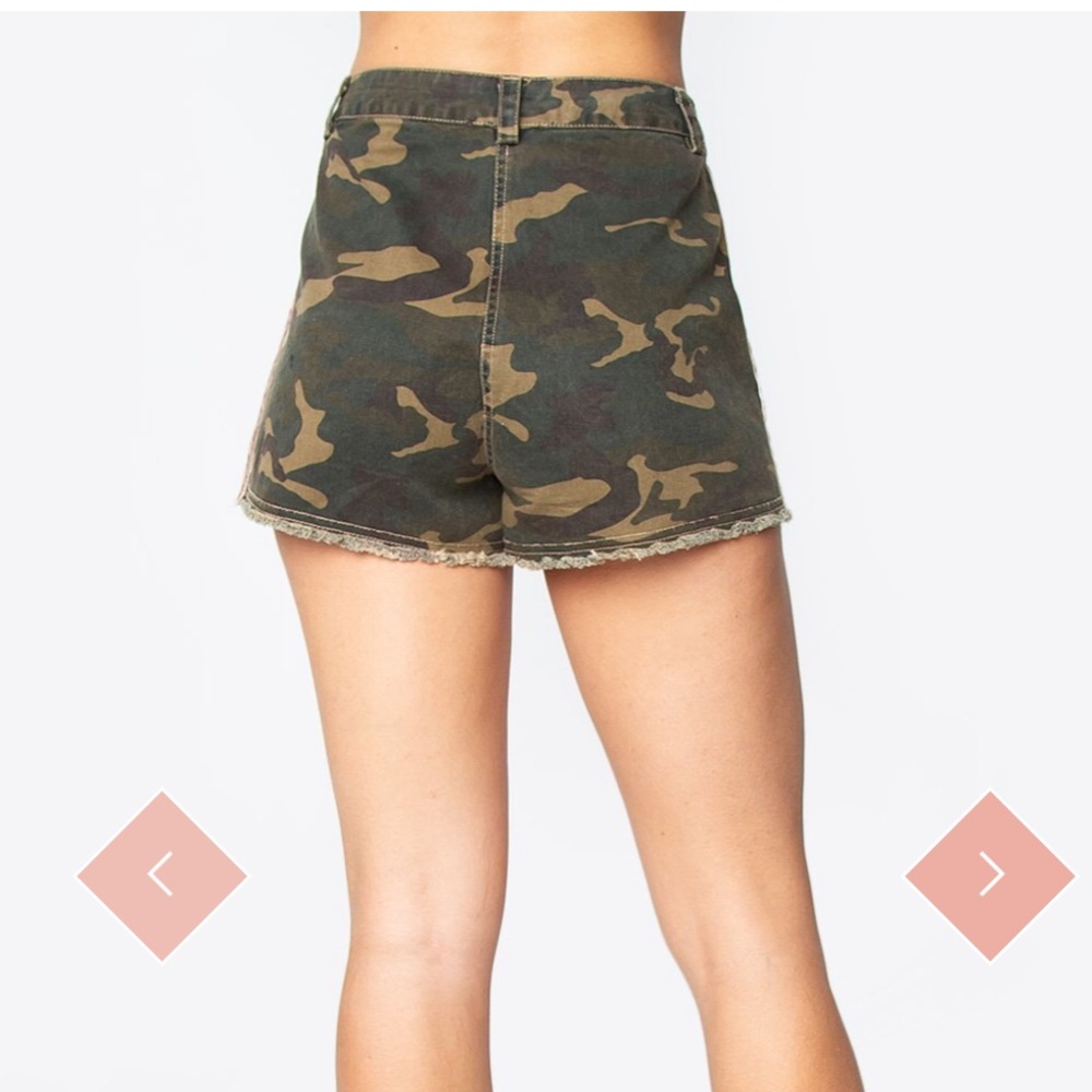 Camo High Rise Shorts - Picture 4 of 7